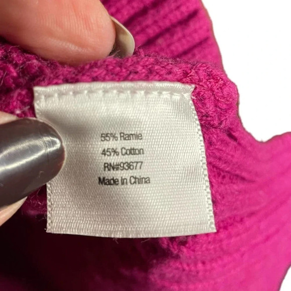 St. John's Bay Fuchsia Cut Out Crocheted Sweater Size Large Beautiful Pattern - Picture 7 of 9